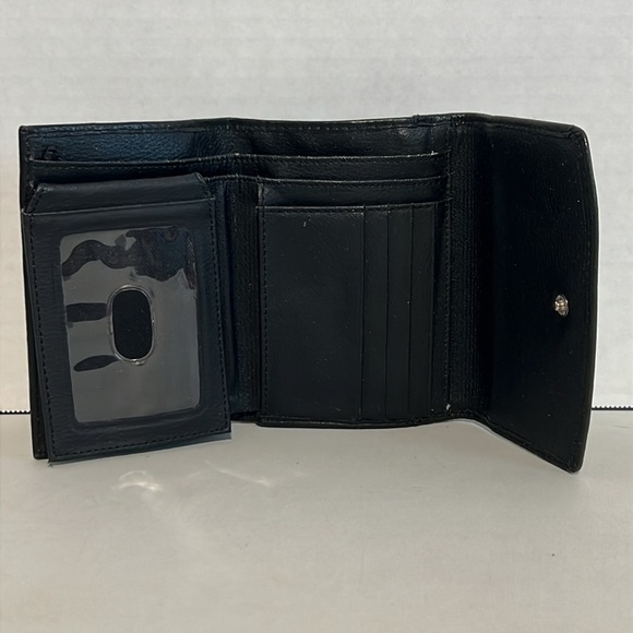 Fossil Women's Vintage Black Leather Wallet - Picture 6 of 15
